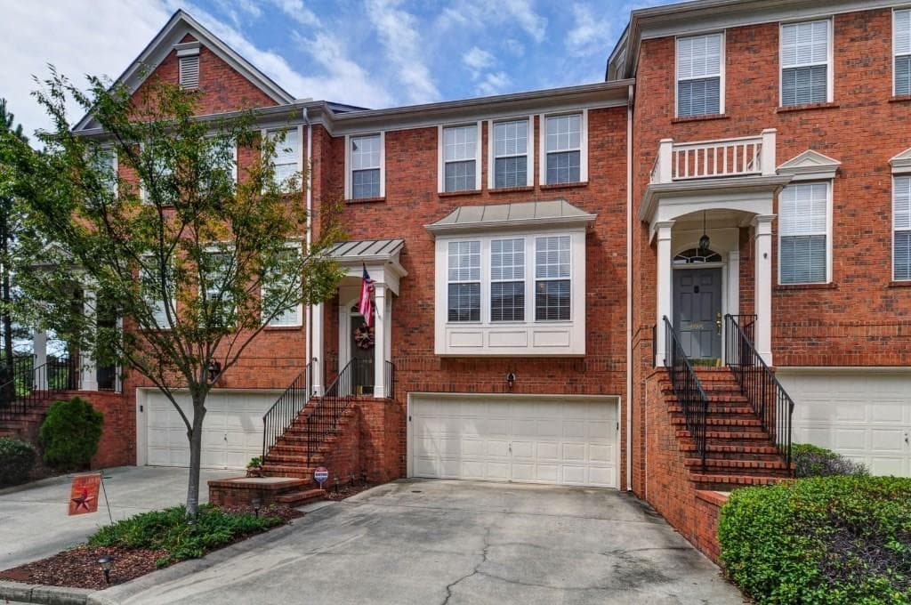 4 bedroom, 2,232 sq ft townhouse sold at 4888 Payson Terrace 26, Atlanta, GA 30339