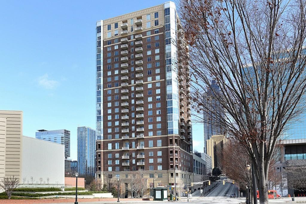2 bedroom, 1,177 sq ft condominium sold at 285 Centennial Olympic Park Drive 604, Atlanta, GA 30313
