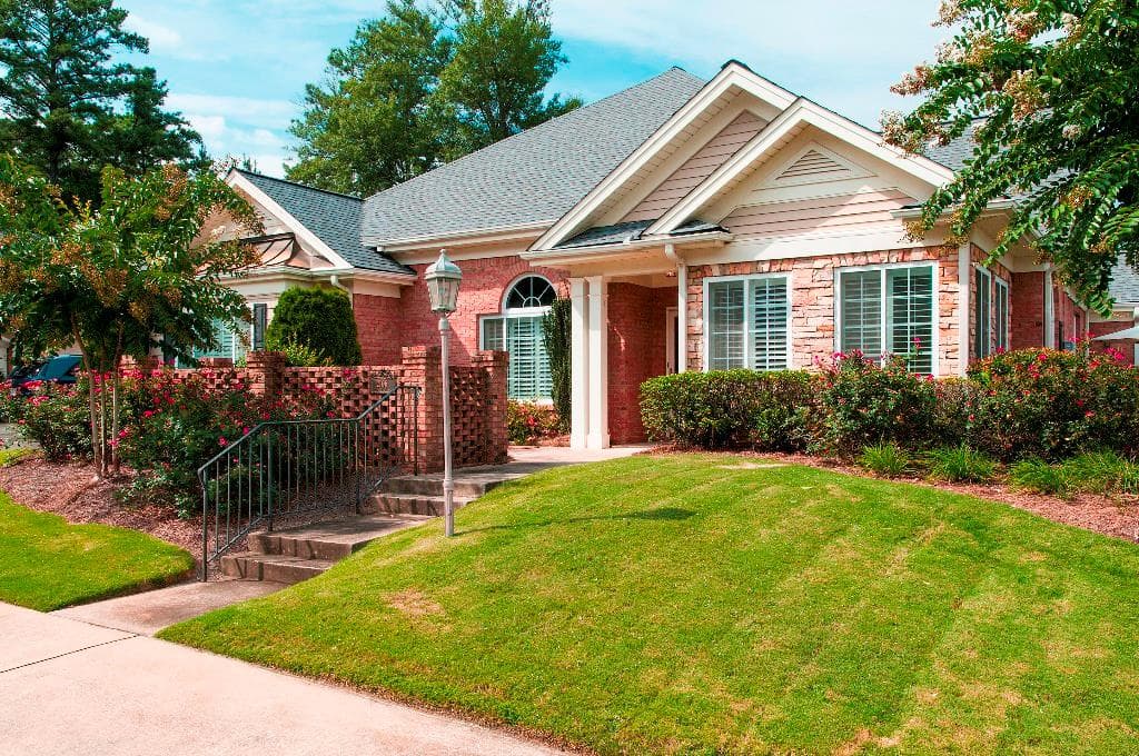 3 bedroom, 1,813 sq ft condominium sold at 2106 Arbor Oaks Drive, Marietta, GA 30062