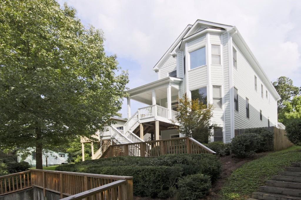 4 bedroom, 2,034 sq ft single family residence sold at 1895 Spring Avenue, Atlanta, GA 30318