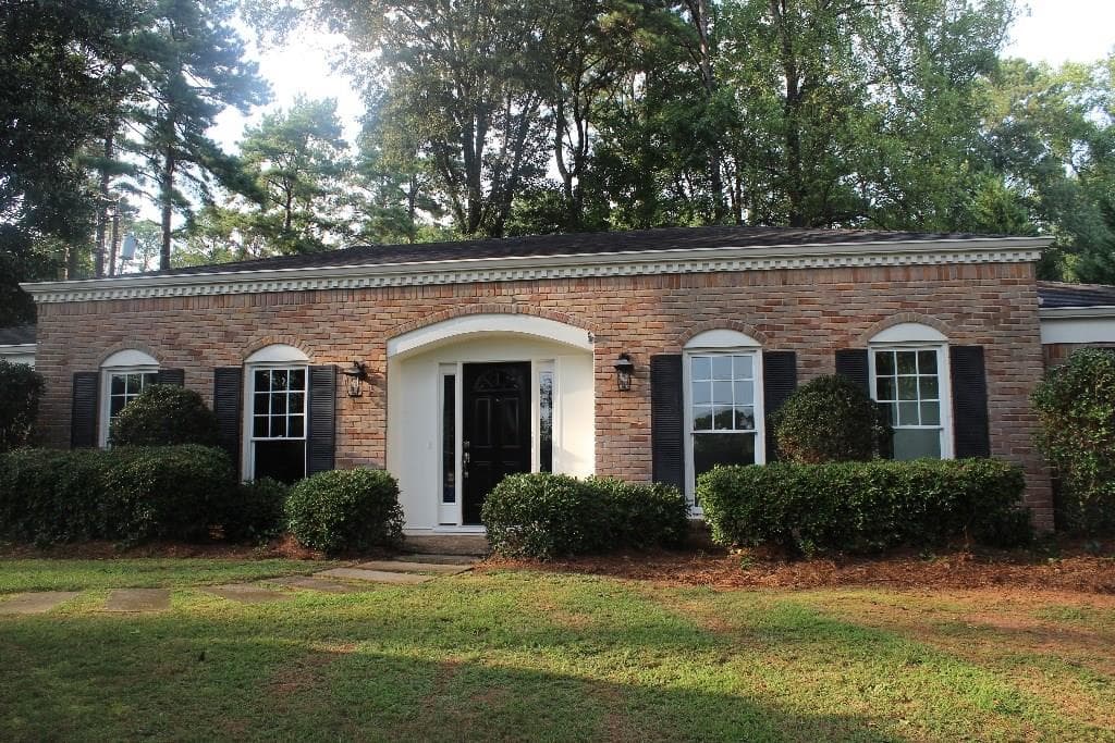 10 Brandon Ridge Drive, Sandy Springs, GA 30328 — most recent listing photo