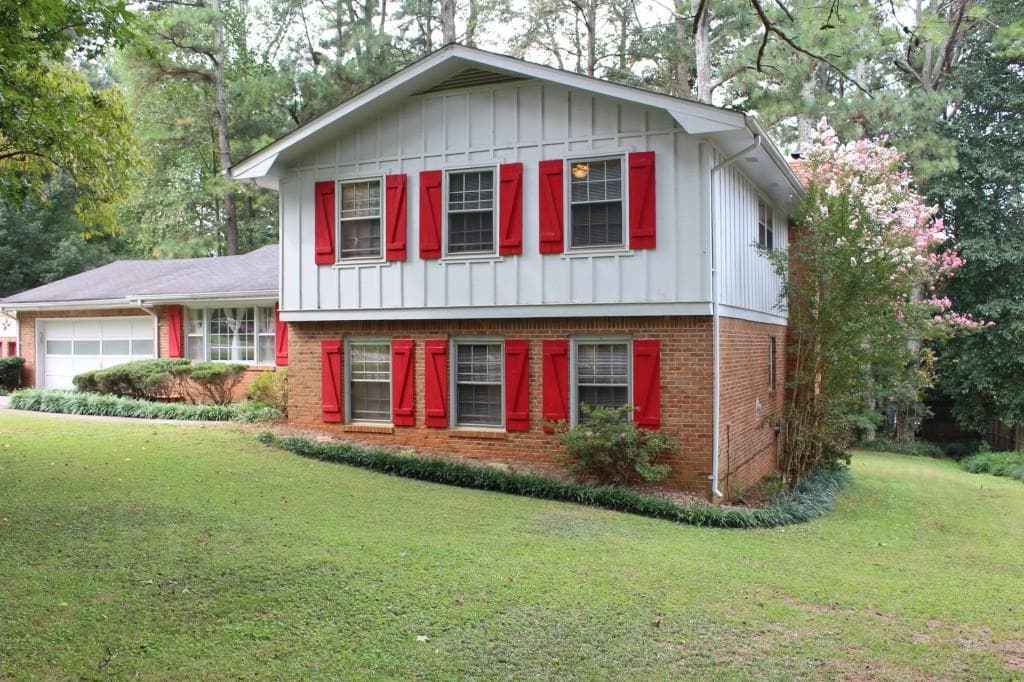 4 bedroom, 2,662 sq ft single family residence sold at 2204 Pine Point Drive, Lawrenceville, GA 30043
