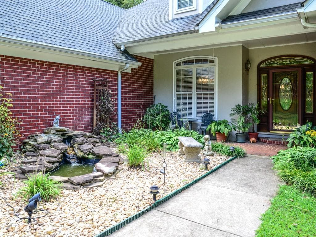 7045 Oakcreek Trace, Cumming, GA 30041 — most recent listing photo