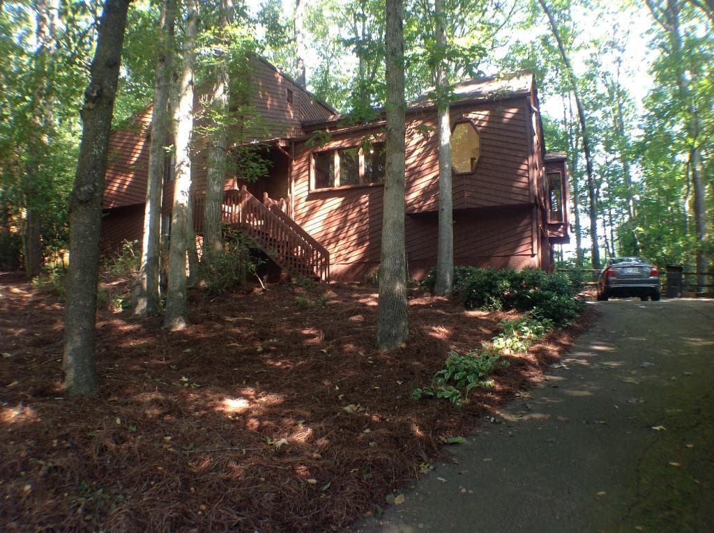 5 bedroom, 3,170 sq ft single family residence sold at 1321 Laurel Cliff Drive, Smyrna, GA 30082