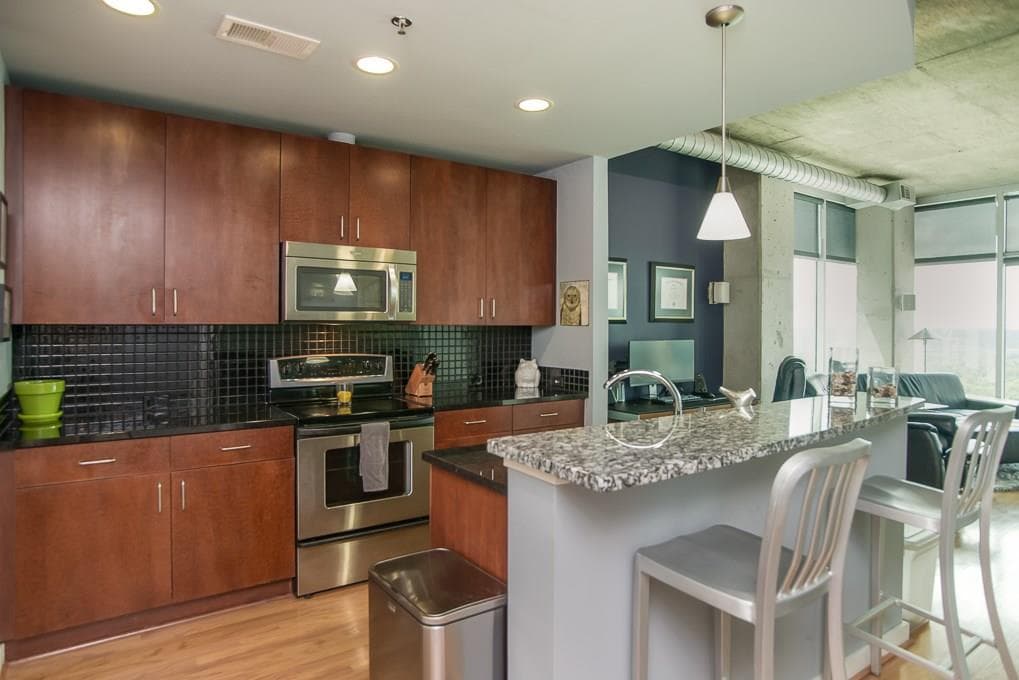 1 bedroom, 762 sq ft condominium sold at 250 Pharr Road 1711, Atlanta, GA 30305