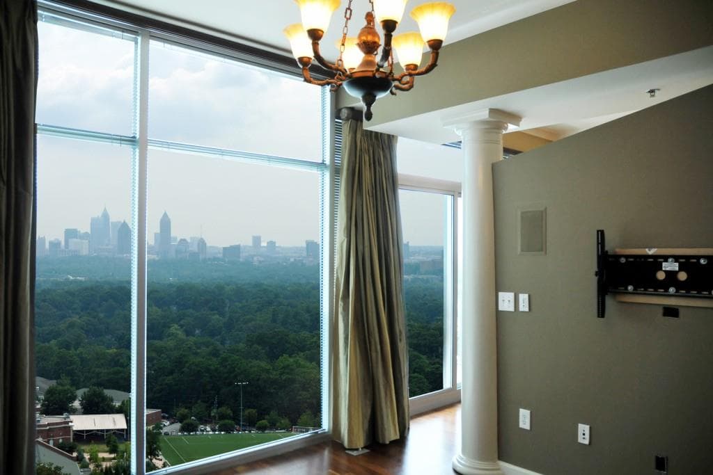 1 bedroom, 797 sq ft condominium sold at 250 Pharr Road 1916, Atlanta, GA 30305