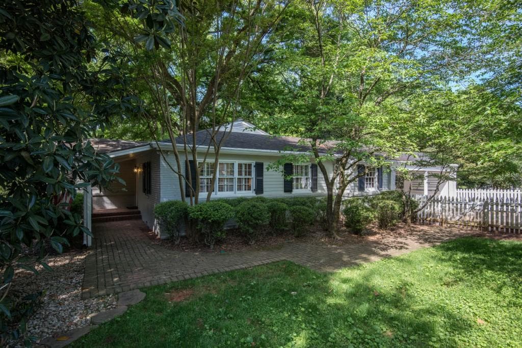 4 bedroom, 1,959 sq ft single family residence sold at 2560 Ridgemore Road, Atlanta, GA 30318