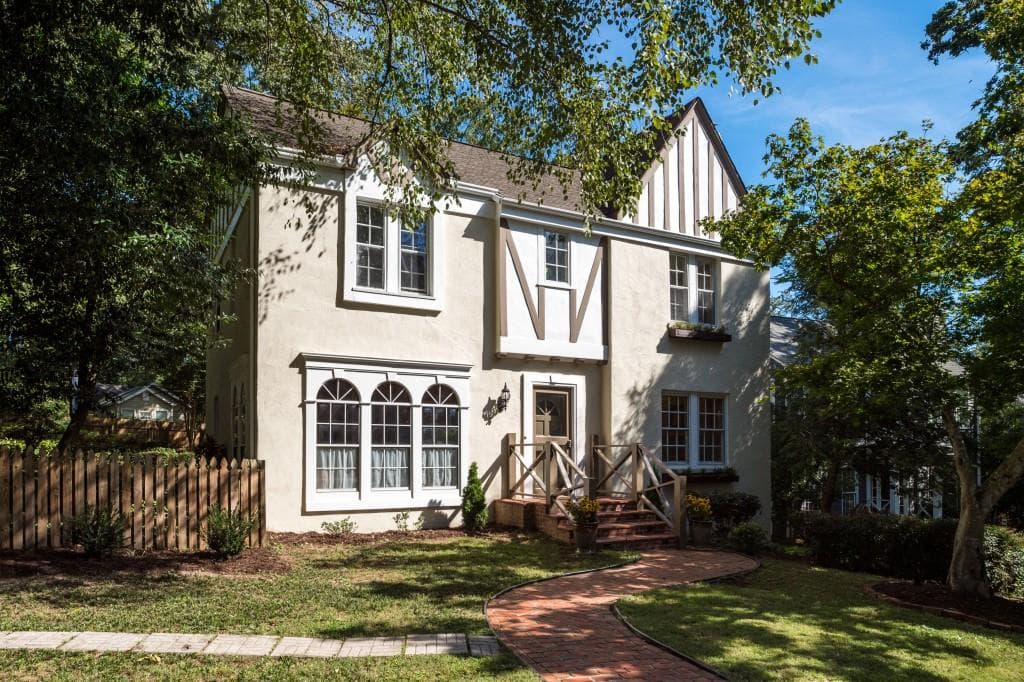 4 bedroom, 3,269 sq ft single family residence sold at 573 Collier Road, Atlanta, GA 30318