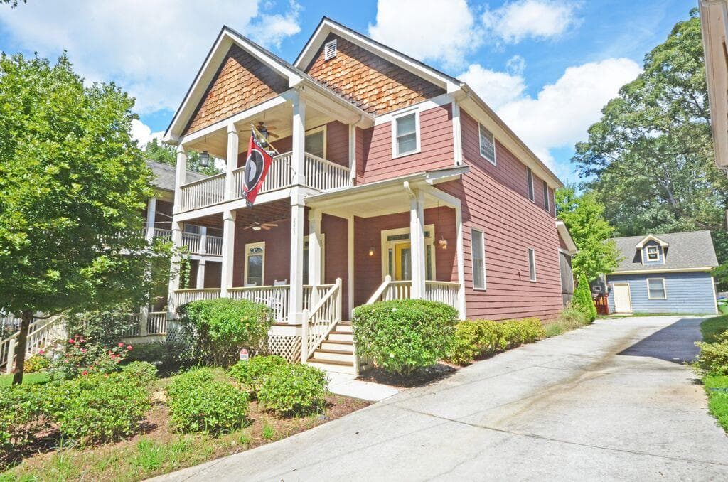 3 bedroom, 2,222 sq ft single family residence sold at 2285 Paul Avenue, Atlanta, GA 30318