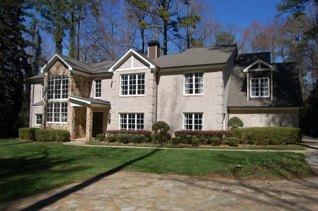 7 bedroom, 6,408 sq ft single family residence sold at 1023 Somerset Drive, Atlanta, GA 30327