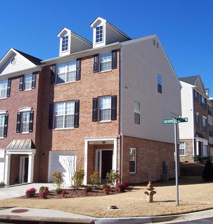 2 bedroom, 1,792 sq ft townhouse sold at 3780 Chattahoochee Summit Drive, Atlanta, GA 30339