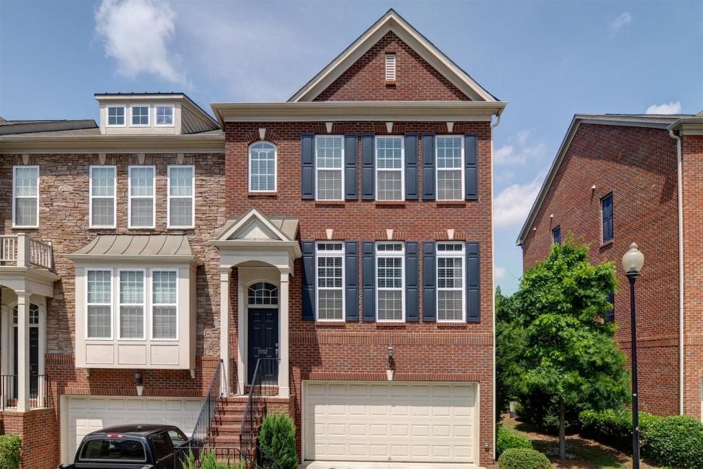 3 bedroom, 2,328 sq ft townhouse sold at 5092 Leeshire Trail, Atlanta, GA 30339