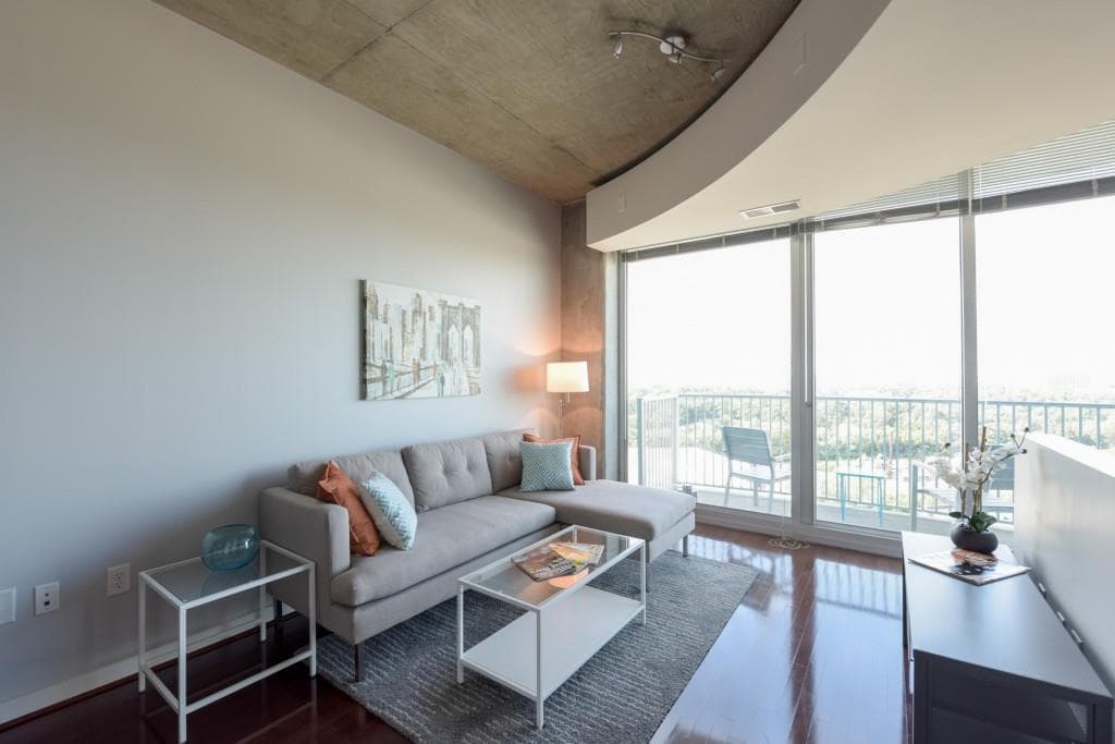 1 bedroom, 690 sq ft condominium sold at 361 17th Street 1608, Atlanta, GA 30363