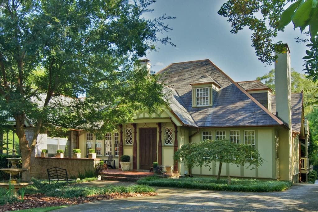 7 bedroom, 6,700 sq ft single family residence sold at 1315 Fairview Road, Atlanta, GA 30306