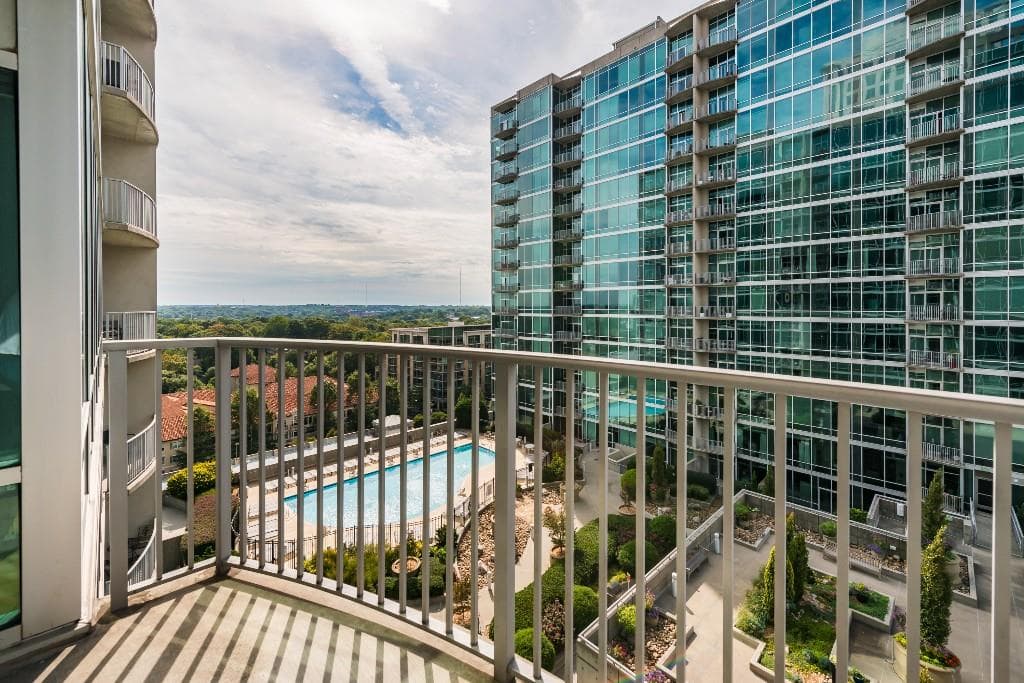 2 bedroom, 1,260 sq ft condominium sold at 943 Peachtree Street 1206, Atlanta, GA 30309