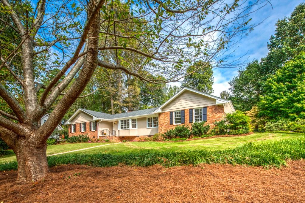 3 bedroom, 1,927 sq ft single family residence sold at 4607 Kings Down Road, Dunwoody, GA 30338