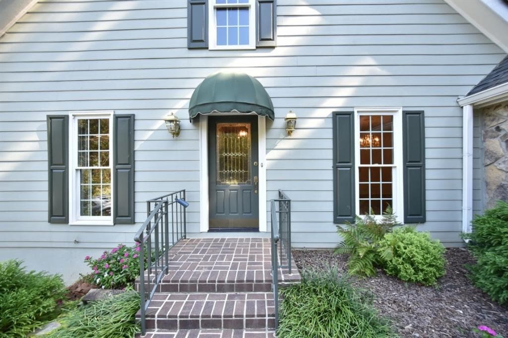 3 bedroom, 2,014 sq ft single family residence sold at 405 Lofty Lane, Roswell, GA 30076