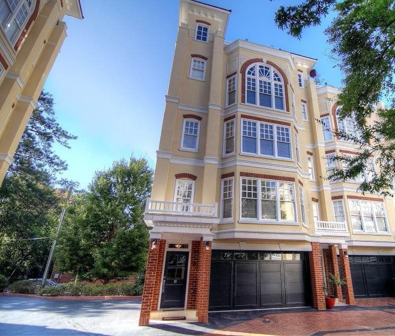 2 bedroom, 1,910 sq ft townhouse sold at 3541 Roswell Road 10, Atlanta, GA 30305