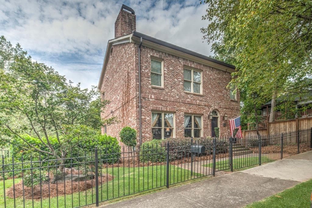 3 bedroom, 2,079 sq ft single family residence sold at 840 Frederica Street, Atlanta, GA 30306