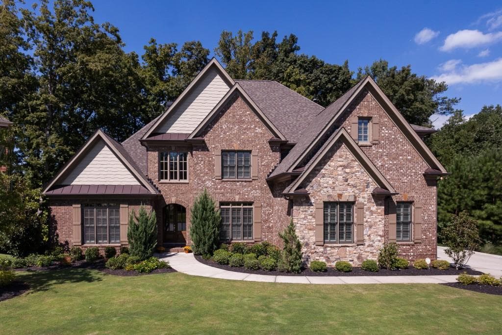 5 bedroom single family residence sold at 4553 Vendome Place, Roswell, GA 30075