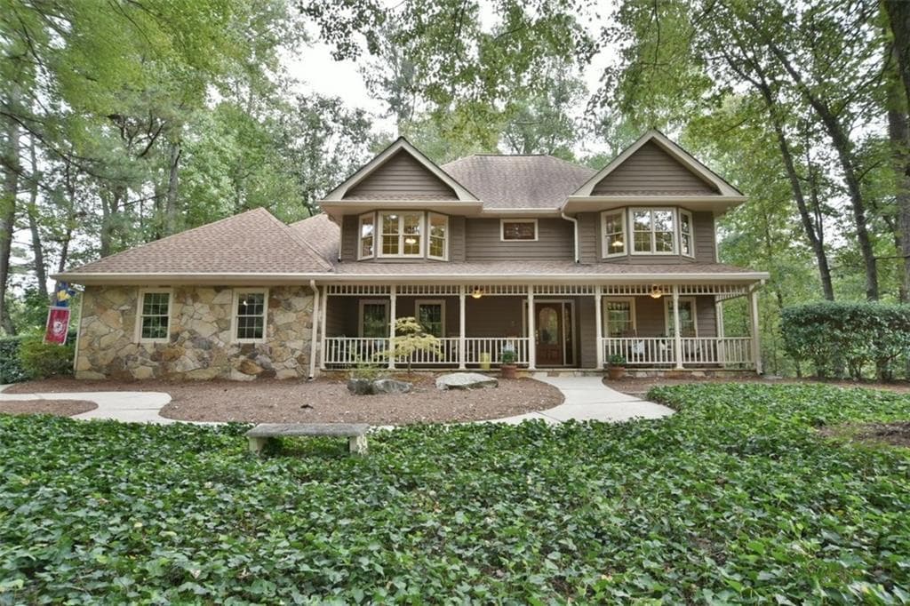 5 bedroom, 4,531 sq ft single family residence sold at 300 S Talbot Court, Roswell, GA 30076