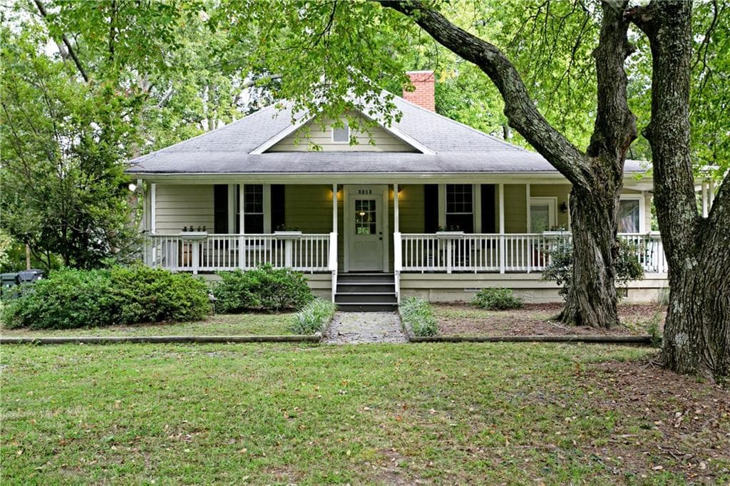 3 bedroom, 1,750 sq ft single family residence sold at 3213 Hicks Road, Marietta, GA 30060