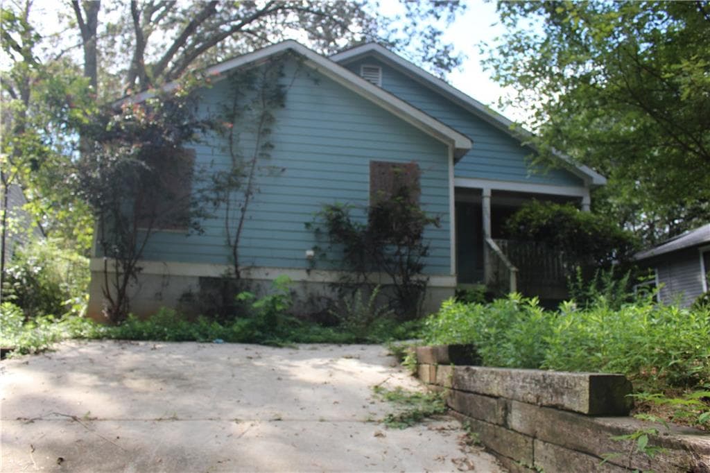 4 bedroom, 1,842 sq ft single family residence sold at 700 S Grand Avenue, Atlanta, GA 30318