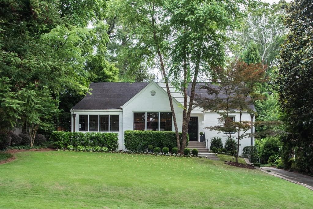 3 bedroom, 2,574 sq ft single family residence sold at 521 E Wesley Road, Atlanta, GA 30305