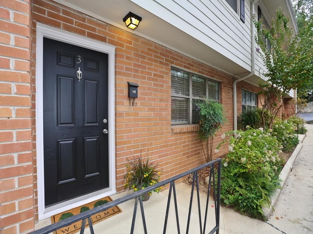 2 bedroom, 1,064 sq ft townhouse sold at 1685 Briarcliff Road 3, Atlanta, GA 30306