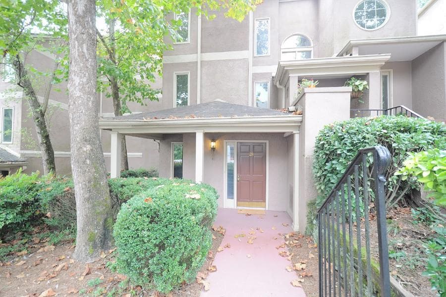 2 bedroom, 1,451 sq ft condominium sold at 28 Saint Claire Lane, Atlanta, GA 30324