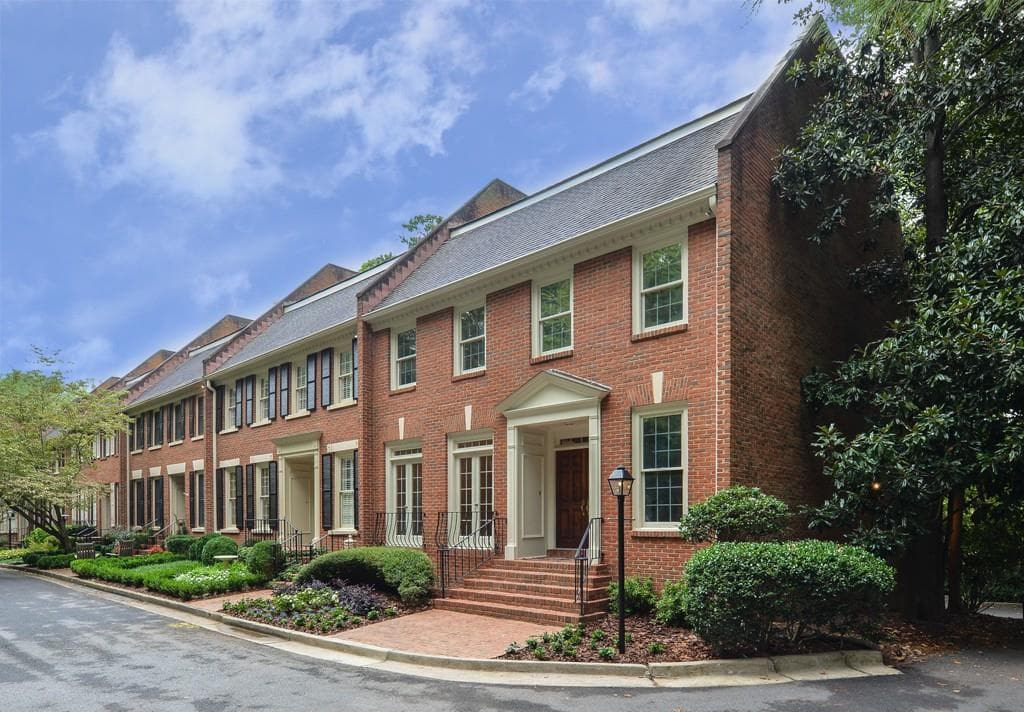 4 bedroom, 3,219 sq ft townhouse sold at 4476 Paces Battle 4476, Atlanta, GA 30327