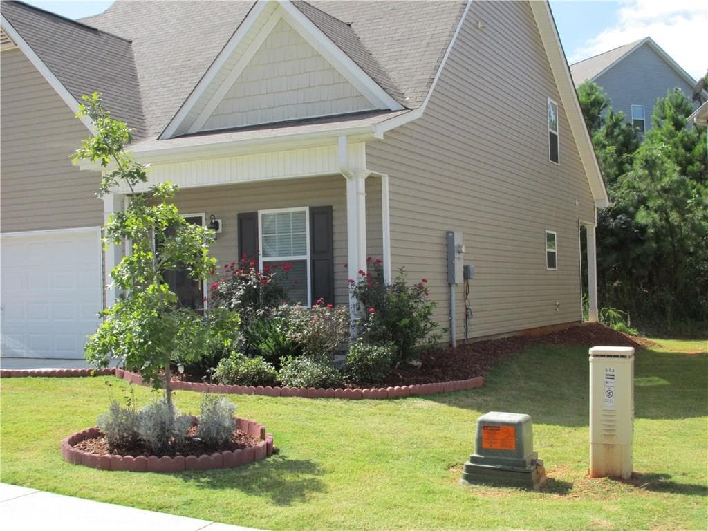 4 bedroom, 1,615 sq ft single family residence sold at 713 Lobdale Falls Drive, Lawrenceville, GA 30045