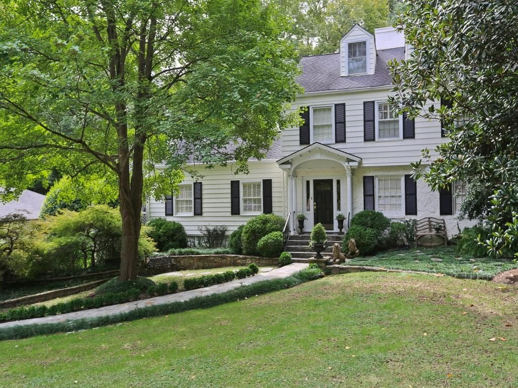 3 bedroom, 3,709 sq ft single family residence sold at 522 Peachtree Battle Avenue, Atlanta, GA 30305