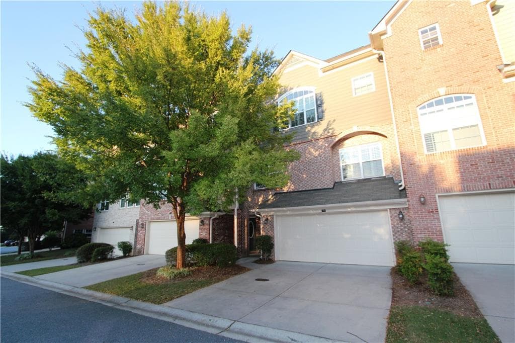 3 bedroom, 2,560 sq ft townhouse sold at 504 Glen Ivy 5, Marietta, GA 30062
