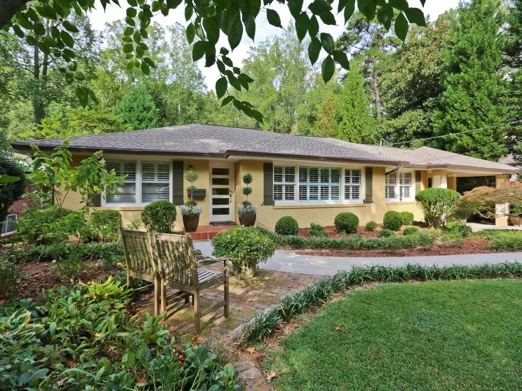 3 bedroom, 2,631 sq ft single family residence sold at 1388 Amanda Circle, Decatur, GA 30033