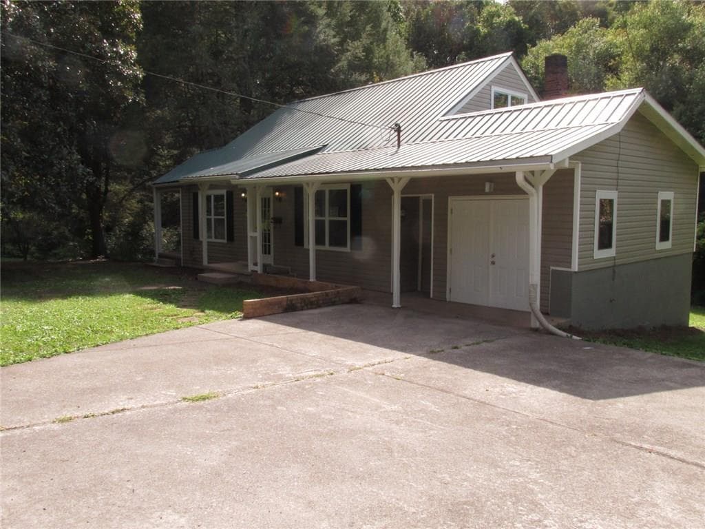 4 bedroom, 1,608 sq ft single family residence sold at 450 Kingtown Street, Mccaysville, GA 30555