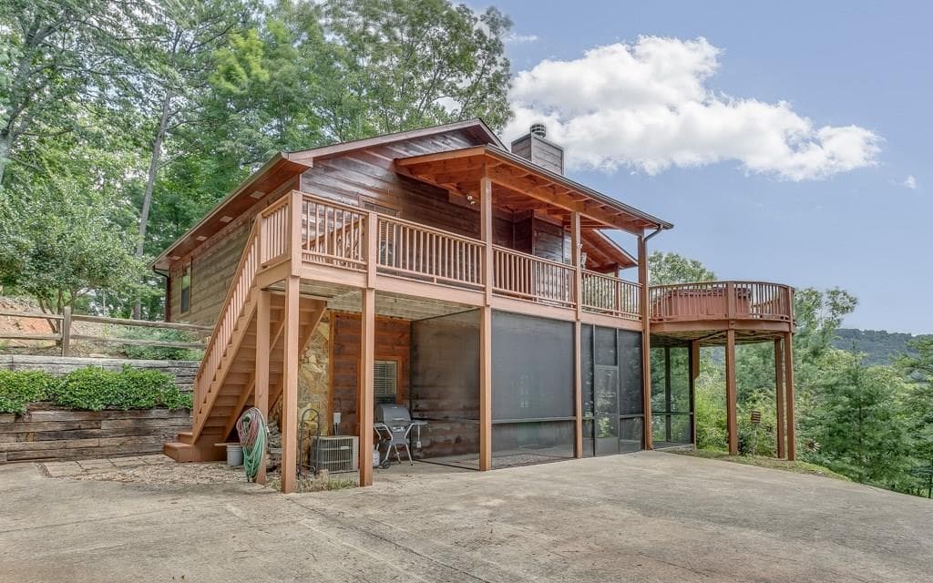 4 bedroom single family residence sold at 317 Laurel Ridge Drive, Ellijay, GA 30540