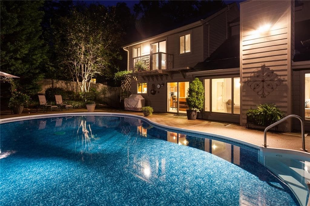 4 bedroom, 2,964 sq ft single family residence sold at 2261 Chimney Springs Drive, Marietta, GA 30062