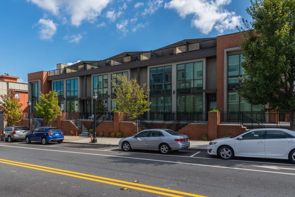 3 bedroom, 2,240 sq ft townhouse sold at 681 Edgewood Avenue, Atlanta, GA 30307