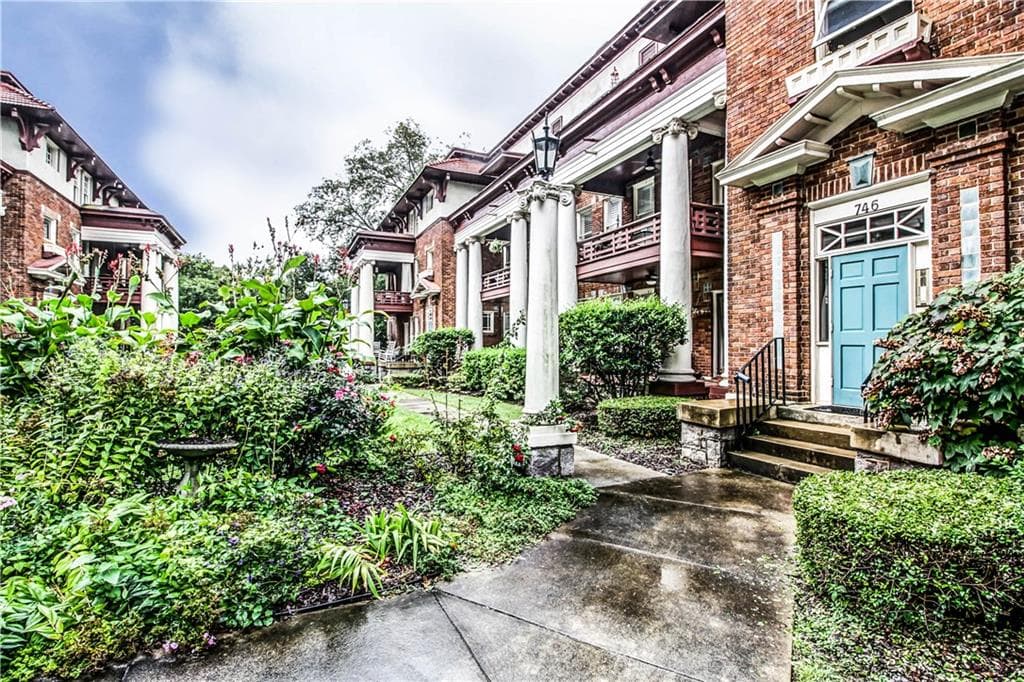 2 bedroom, 1,050 sq ft condominium sold at 746 N Highland Avenue 9, Atlanta, GA 30306