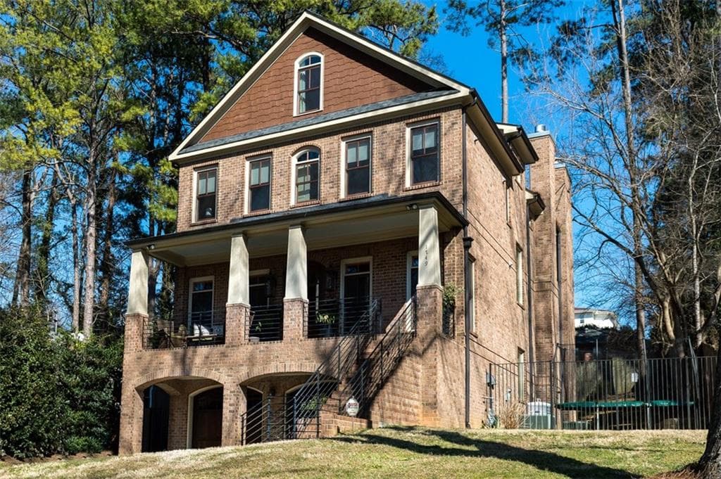 4 bedroom, 4,072 sq ft single family residence sold at 1749 Helen Drive, Atlanta, GA 30306