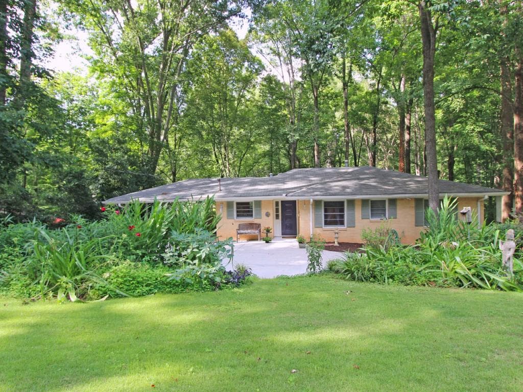 4 bedroom, 2,800 sq ft single family residence sold at 2774 OVERLOOK Drive, Atlanta, GA 30345
