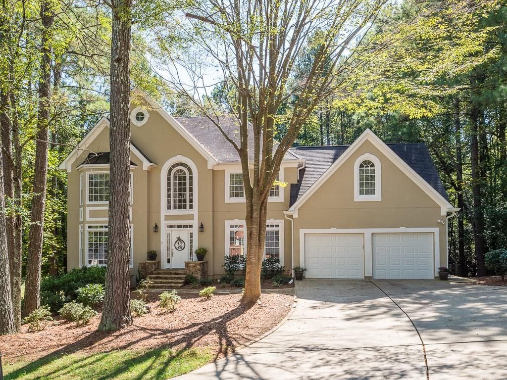 5 bedroom, 4,414 sq ft single family residence sold at 1045 Tullmore Drive, Roswell, GA 30075