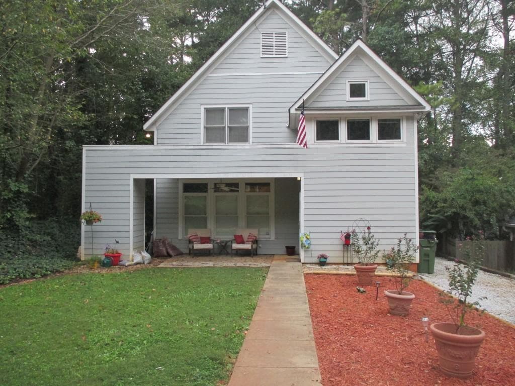 2 bedroom, 1,800 sq ft single family residence sold at 923 Walker Avenue, Atlanta, GA 30316