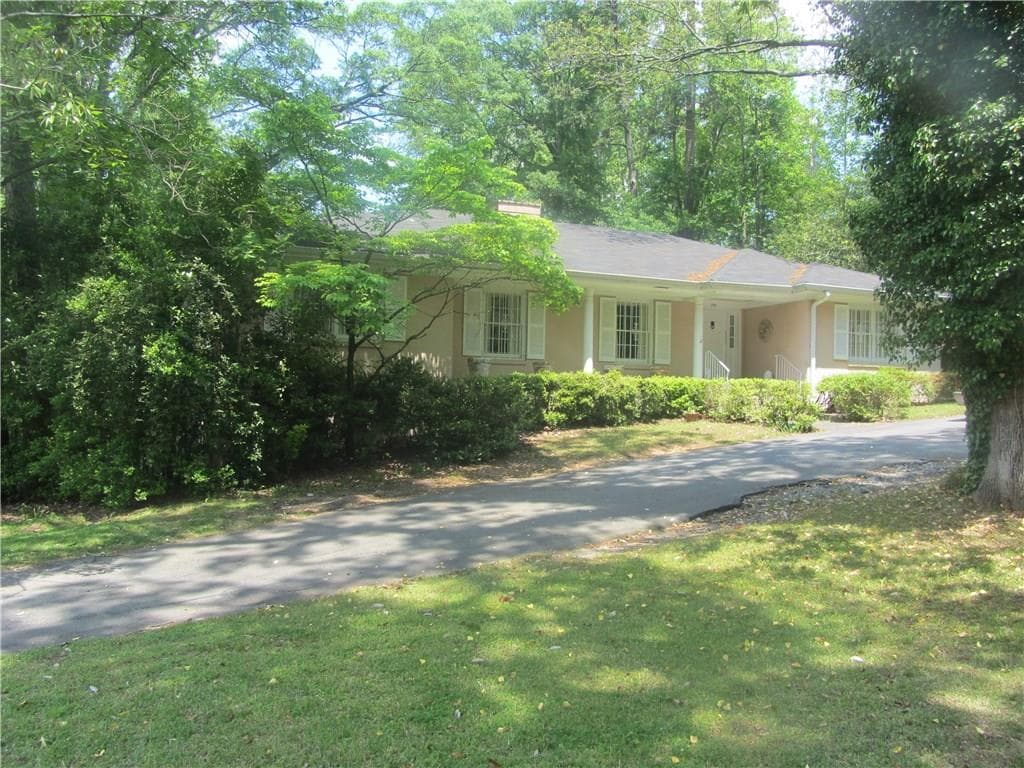 3 bedroom, 3,110 sq ft single family residence sold at 223 W Paces Ferry Road, Atlanta, GA 30305
