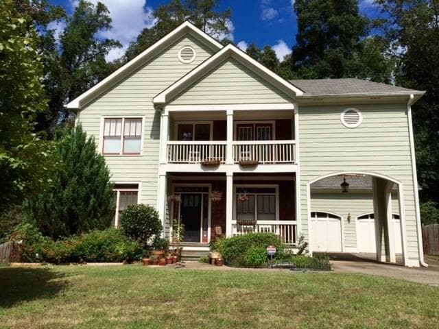 3 bedroom, 2,571 sq ft single family residence sold at 2362 Glynn Drive, Atlanta, GA 30316