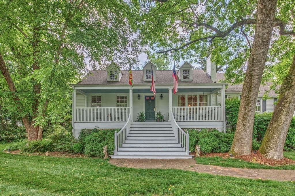 3 bedroom single family residence sold at 435 Woodward Way, Atlanta, GA 30305