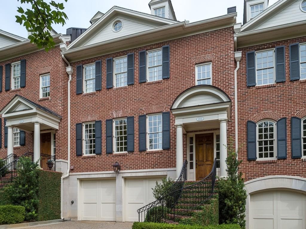 4 bedroom, 4,000 sq ft townhouse sold at 2802 Rumson Court 2, Atlanta, GA 30305