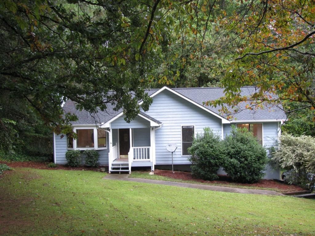 3 bedroom, 1,900 sq ft single family residence sold at 1084 Becky Court, Acworth, GA 30102
