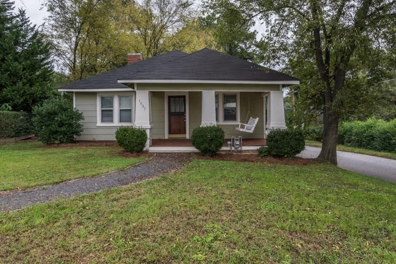 3 bedroom, 1,815 sq ft single family residence sold at 1697 Defoor Avenue, Atlanta, GA 30318